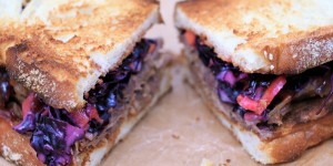 Beitragsbild des Blogbeitrags Pulled Pork Sandwich mit Rotkraut Coleslaw
