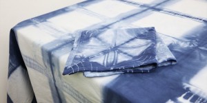 Beitragsbild des Blogbeitrags DIY Shibori Tischdecke & Servietten