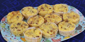 Beitragsbild des Blogbeitrags der perfekte Partysnack: Omelett Muffins