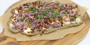 Beitragsbild des Blogbeitrags Glutenfreier** Flammkuchen mit Haferflockenmehl