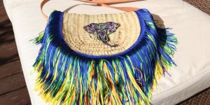 Beitragsbild des Blogbeitrags Basttasche mit bunten Fransen aufpeppen – EuroPride 2019