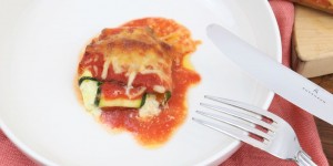Beitragsbild des Blogbeitrags Zucchini Cannelloni – so kochst du vegetarisch und pastafrei; sprich low-carb