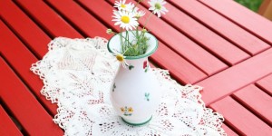 Beitragsbild des Blogbeitrags Gartentisch Upcycling auf skandinavisch