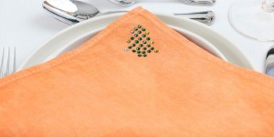Beitragsbild des Blogbeitrags Weihnachtliche Glitzer-Stoffservietten