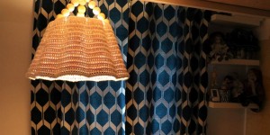 Beitragsbild des Blogbeitrags Upcycling: gewebter Seillampenschirm