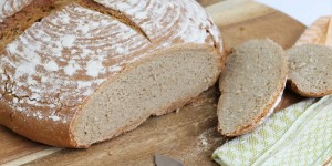 Beitragsbild des Blogbeitrags DIY Brot backen: Sauerteig ansetzen