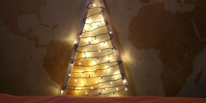 Beitragsbild des Blogbeitrags alternativer Weihnachtsbaum aus Lichtern