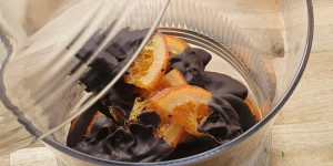 Beitragsbild des Blogbeitrags Kandierte Orangen mit Schokolade 