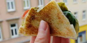 Beitragsbild des Blogbeitrags Pesto Grilled Cheese Sandwich