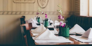 Beitragsbild des Blogbeitrags Where to go: 5 Lokale für deine Weihnachtsfeier