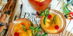 Beitragsbild des Blogbeitrags Tchin-Tchin Day: Peachy Sangria 