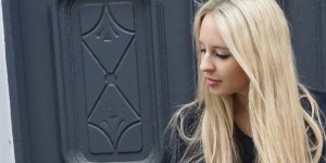 Beitragsbild des Blogbeitrags FASHION: BLUE LOVES BLACK - A NEVER ENDING LOVE STORY