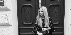 Beitragsbild des Blogbeitrags FASHION: FALL TREND x FLORAL BLOUSE 