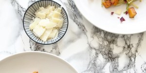 Beitragsbild des Blogbeitrags PASTA MIT KÜRBIS RUCOLA UND CRANBERRIEPESTO