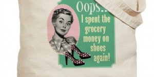 Beitragsbild des Blogbeitrags {Shopping} Ein Sackerl muss her oder wie man beim Einkaufen Stoff gibt