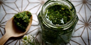 Beitragsbild des Blogbeitrags Wildkräuterpesto … und jetzt bin ich wirklich Allesfresser … 