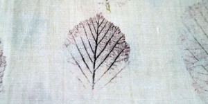Beitragsbild des Blogbeitrags Zirbenkissen & Eco Print …gemeinsame Sache…