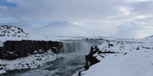 Beitragsbild des Blogbeitrags Islands Ostküste – Fjorde, Wasserfälle und das Tor zur Hölle
