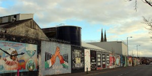 Beitragsbild des Blogbeitrags Murals in Belfast – Kunst die Geschichte erzählt 