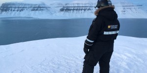 Beitragsbild des Blogbeitrags Arctic Treasures Schneemobiltour zum Tempelfjord