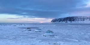Beitragsbild des Blogbeitrags Spitzbergen Wetter, beste Reisezeit & unsere 9 Arktis Basics 