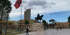 Beitragsbild des Blogbeitrags Geheimtipp Tirana Albanien – Sehenswertes für ein Wochenende 