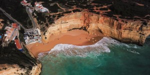 Beitragsbild des Blogbeitrags Algarve Portugal im Winter – die schönsten Strände und Orte