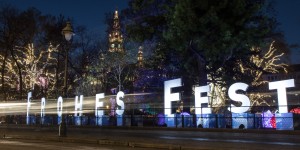 Beitragsbild des Blogbeitrags LIFESTYLE: Winter-Wonderland am Christkindlmarkt am Wiener Rathausplatz – Canon Austria Bloggerchallenge