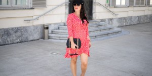 Beitragsbild des Blogbeitrags Rotes Wickelkleid mit Polka Dots