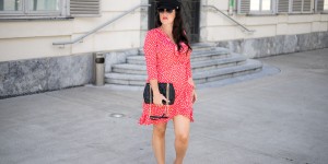 Beitragsbild des Blogbeitrags Rotes Wickelkleid mit Polka Dots 