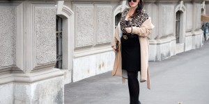 Beitragsbild des Blogbeitrags Leo-Bluse mit Camel Coat und roségoldener Schmuck von Leaf