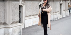 Beitragsbild des Blogbeitrags Leo-Bluse mit Camel Coat und roségoldener Schmuck von Leaf 