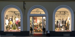 Beitragsbild des Blogbeitrags Die neue Kollektion „Rich in Velvet“ – Zu Besuch bei Manuel Essl Design
