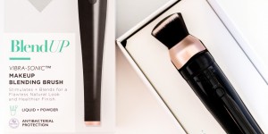 Beitragsbild des Blogbeitrags BlendUp, Vibra-Sonic Makeup Pinsel von Magnitone London 