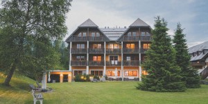 Beitragsbild des Blogbeitrags Hotel Teichwirt – Erholung im Naturpark Almenland am Teichalmsee 