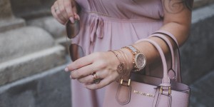 Beitragsbild des Blogbeitrags Zartrosa Kleid und Wedges