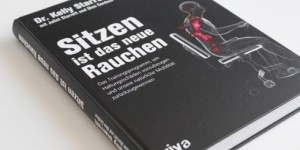 Beitragsbild des Blogbeitrags Sitzen ist das neue Rauchen & Buchverlosung