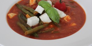 Beitragsbild des Blogbeitrags Essen im Herbst – Eintopf mit Fisolen & Feta