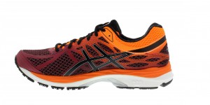 Beitragsbild des Blogbeitrags Asics Gel Cumulus 17 vs. Saucony ProGrid Ride 8 – Ein Duell auf Augenhöhe 