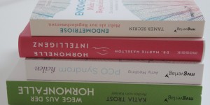 Beitragsbild des Blogbeitrags Buchtipps rund um PCO Syndrom, Endometriose & Hormontherapie