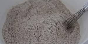 Beitragsbild des Blogbeitrags Brot selber backen – Hefe- und zuckerfreies Dinkelvollkornbrot