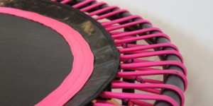 Beitragsbild des Blogbeitrags Springen, hüpfen, tanzen – Fit dank Minitrampolin