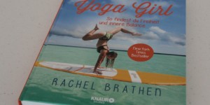Beitragsbild des Blogbeitrags Yoga Girl jetzt auf Deutsch