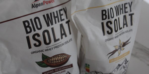 Beitragsbild des Blogbeitrags Proteinshake – Funktioniert auch Wasser statt Milch?