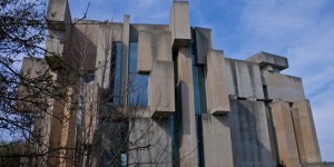 Beitragsbild des Blogbeitrags brutalismus-digi-walk oder ein virtueller Kunstspaziergang 