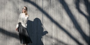 Beitragsbild des Blogbeitrags Gedankenchaos und Metallic Plissee Rock Outfit