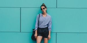 Beitragsbild des Blogbeitrags 7 Styles: Summer Feeling mit Ledershorts und Streifenbluse 