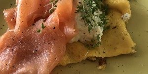 Beitragsbild des Blogbeitrags Frühstück Deluxe! Omelette mit Lachs