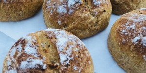 Beitragsbild des Blogbeitrags ** Bread Baking (Satur)Day ** Rustikale Erdäpfelweckerl