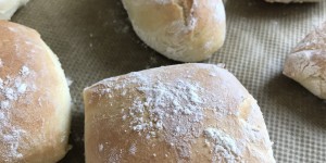 Beitragsbild des Blogbeitrags ** Bread Baking (Satur)Day! ** Klassische Panini-Brötchen 